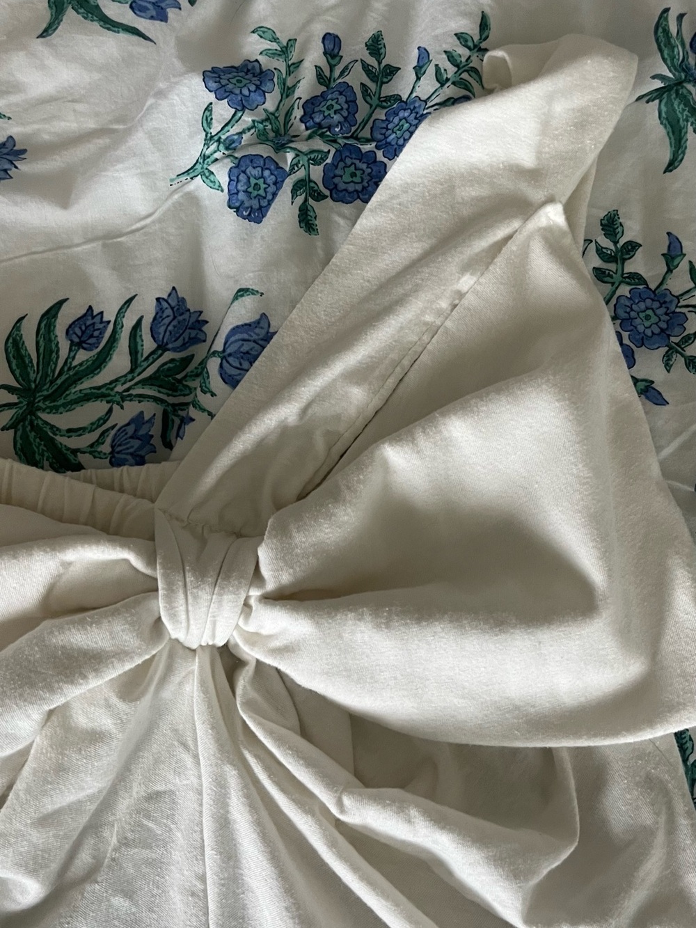 White Bow Front Top - Picture 2 of 3